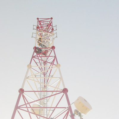 Tháp ăng ten kim loại 100 mét ngoài trời Tự hỗ trợ 3 chân